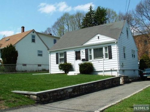 84 Eastview Ave, Mahwah NJ  07430-1268 exterior