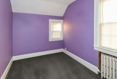 131 Gordon Rd, Valley Stream NY 11581-2108 exterior