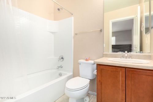 2032 77th Ln, Phoenix AZ 85033-4925 exterior