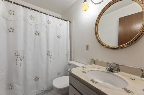 5147 Camelot Ln, Milwaukee WI 53221-3121 exterior