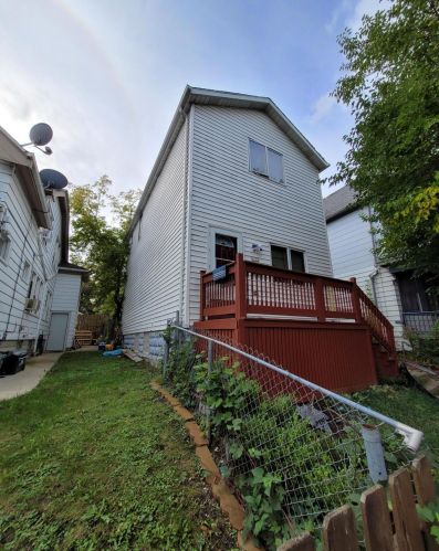 2529 Maple St, Milwaukee WI 53204-3038 exterior