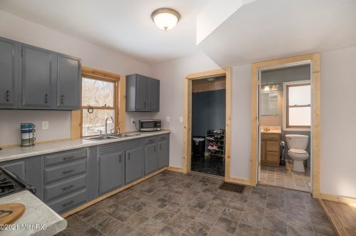 2205 Luella St, Kalamazoo MI 49001-3705 exterior