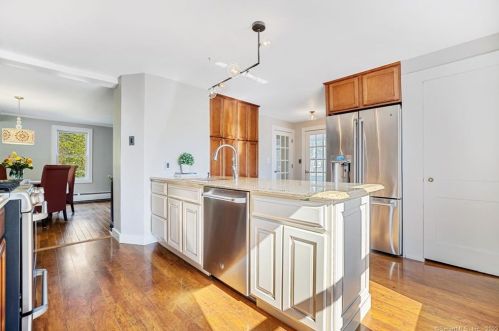 85 Columbia Rd, Windsor CT 06095-3811 exterior