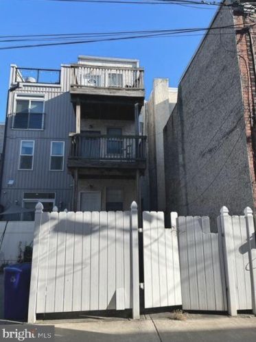 1004 5th St, Philadelphia PA  19147-4010 exterior