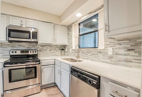 12542 Burninglog Ln, Dallas TX 75243-2118 exterior