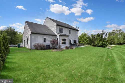 2471 Raleigh Rd, Hummelstown PA 17036-7078 exterior