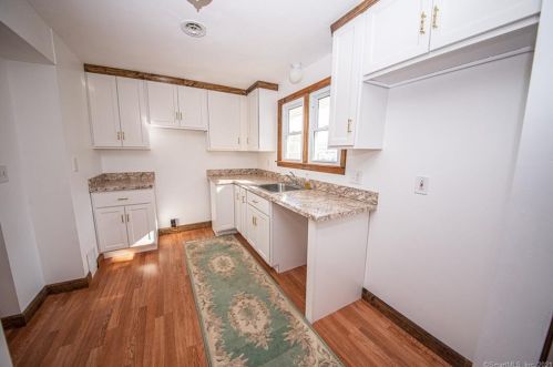 20 Belle Ave, Enfield, CT 06082-2548