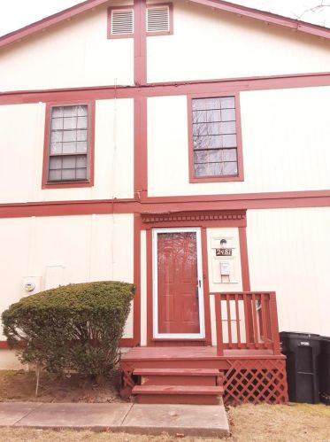 2481 Forest Shadows Dr, Saint Louis, MO 63136-5805