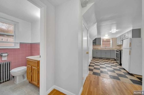 190 Maple St, Fairview NJ 07022-1512 exterior