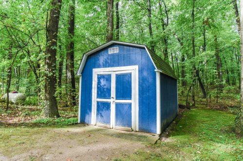 87 Baseline Rd, Plainwell MI 49080-9549 exterior