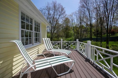 25 Carleton Ave, Briarcliff NY 10510-1722 exterior