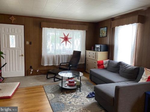 26 York Farm Rd, Primrose, PA 17901-1306