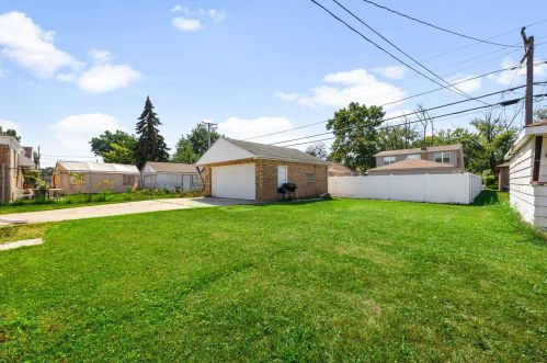 2532 9 Ave, Broadview IL 60153-1919 exterior