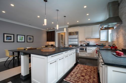 2648 Wayne Ave, Chicago IL 60614-3118 exterior