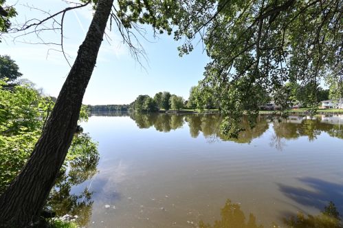 1423 Oconomowoc Ave, Watertown WI 53094-5220 exterior