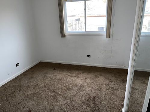 9035 Oglesby Ave, Chicago IL  60617-3853 exterior