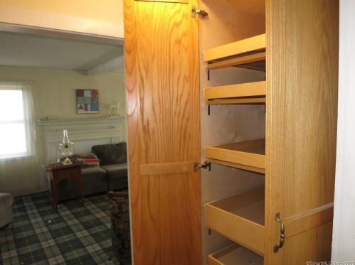 773 Bloomfield Ave, Windsor CT 06095-2812 exterior