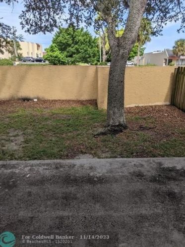 2017 Oleander Blvd, Fort Pierce FL  34950-5351 exterior