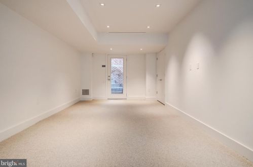 110 Delancey St, Philadelphia PA 19103-6409 exterior