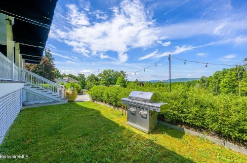 2 Kemble St, Lenox MA 01240-2816 exterior