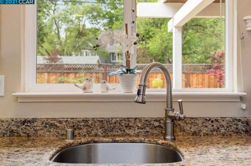 907 Hastings Dr, Concord CA 94518-3821 exterior