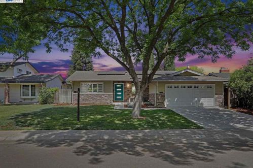 403 Anza Ave, Davis, CA 95616-0403