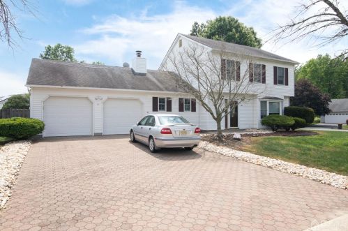 1 Surrey Dr, Old Bridge, NJ 08857-2760