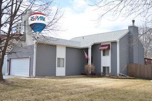 2395 Blue Spruce Ln, Aurora, IL 60502-6351