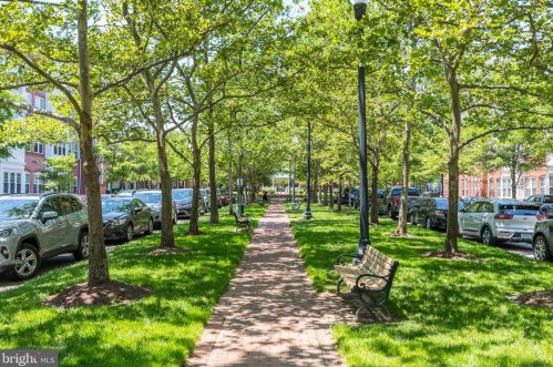 4999 Murtha St, Alexandria VA 22304-8612 exterior