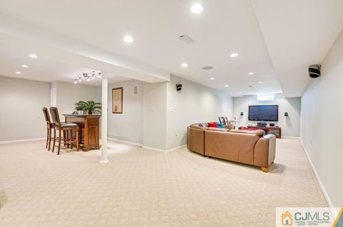 16 Sonia Ct, Edison NJ 08820-4443 exterior