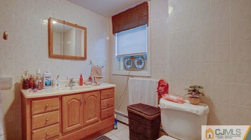 24 Chrome Ave, Carteret NJ 07008-3401 exterior