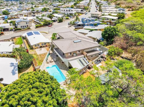 743 Ahukini St, Honolulu HI 96825-2426 exterior