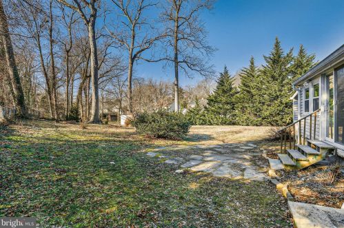 1805 Crawford Dr, Rockville MD 20851-1711 exterior