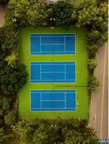 315 Livingston Ct, Edgewater NJ 07020-1639 exterior