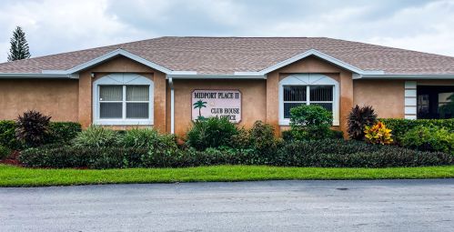 1538 Royal Green Cir, Fort Pierce FL 34952-7624 exterior