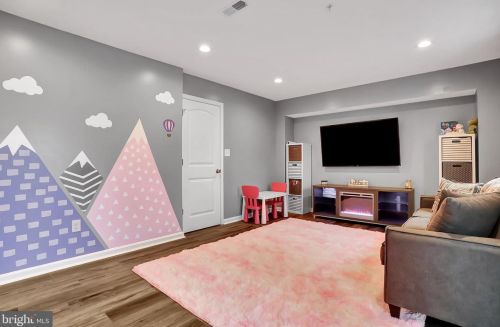 77 Overlook Dr, Hanover PA 17331-9136 exterior