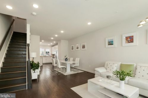 917 King Farm Blvd, Rockville MD 20850-6610 exterior