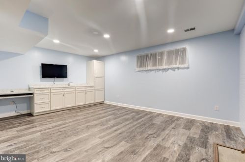 2998 Glenora Ln, Rockville MD 20850-3055 exterior