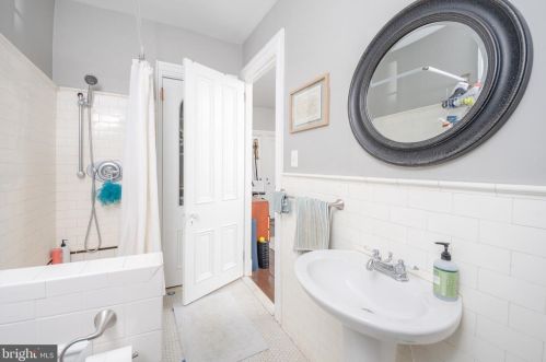 113 Walnut St, Lancaster PA 17602-2451 exterior