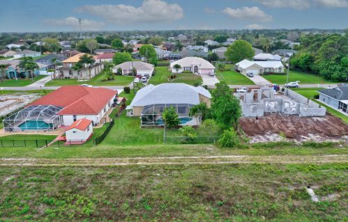 174 Dalton Cir, Fort Pierce FL 34953-5847 exterior