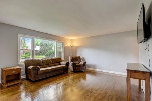 5770 33rd St, Milwaukee, WI 53209-4120