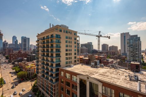 757 Orleans St, Chicago IL  60654-3514 exterior