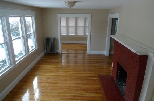 202 Dunmoreland St, Springfield, MA 01109-3221