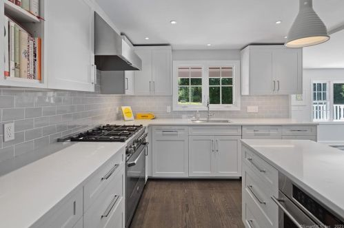 5 Mansfield Pl, Westport CT  06880-5045 exterior