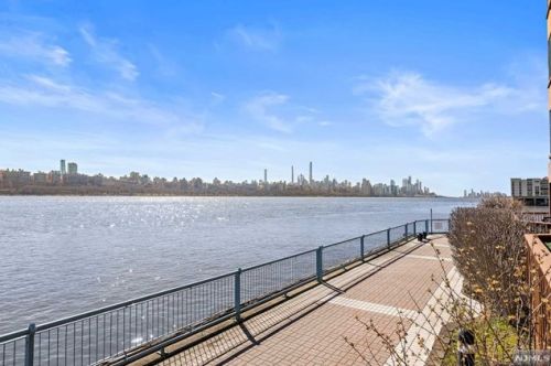 102 Adams Ct, Edgewater NJ 07020-1654 exterior