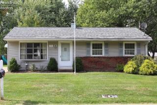 1232 Hollyview Dr, Vermilion, OH 44089-1704