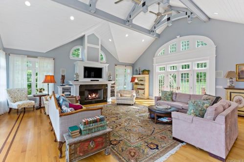 347 Riv Rd, Briarcliff NY 10510-2413 exterior