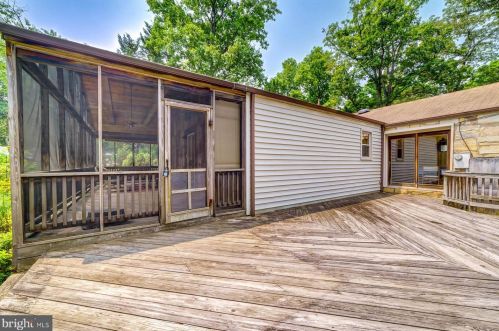 5217 Mitchell St, Alexandria VA 22312-2124 exterior