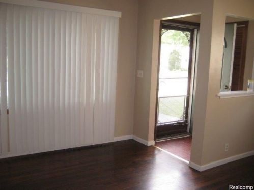 28967 Beechwood St, Garden City MI  48135-2420 exterior