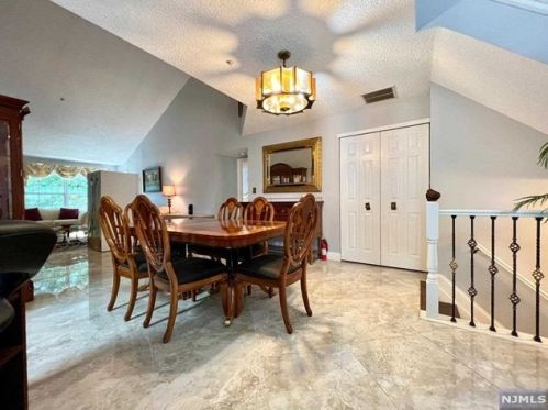 1029 Castle Rd, Mahwah NJ  07430-3256 exterior